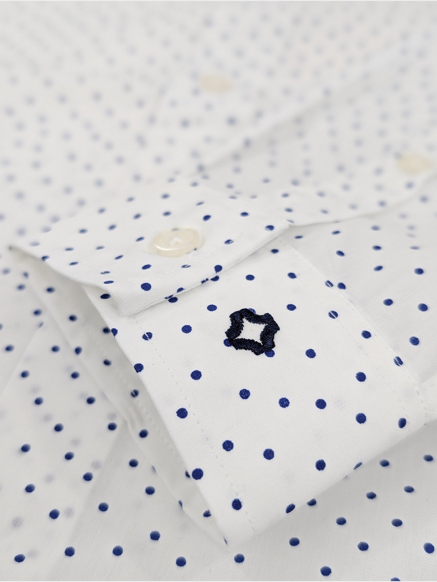 Camisa Despo Branca com Bolinhas